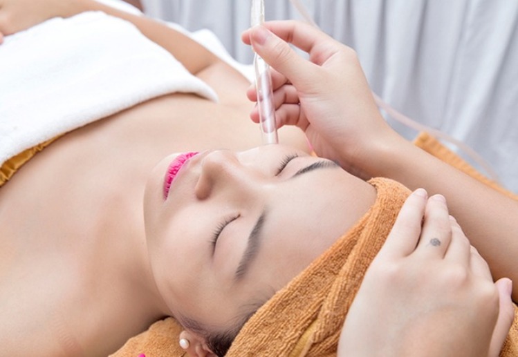 máy hút mụn chuyên dụng spa